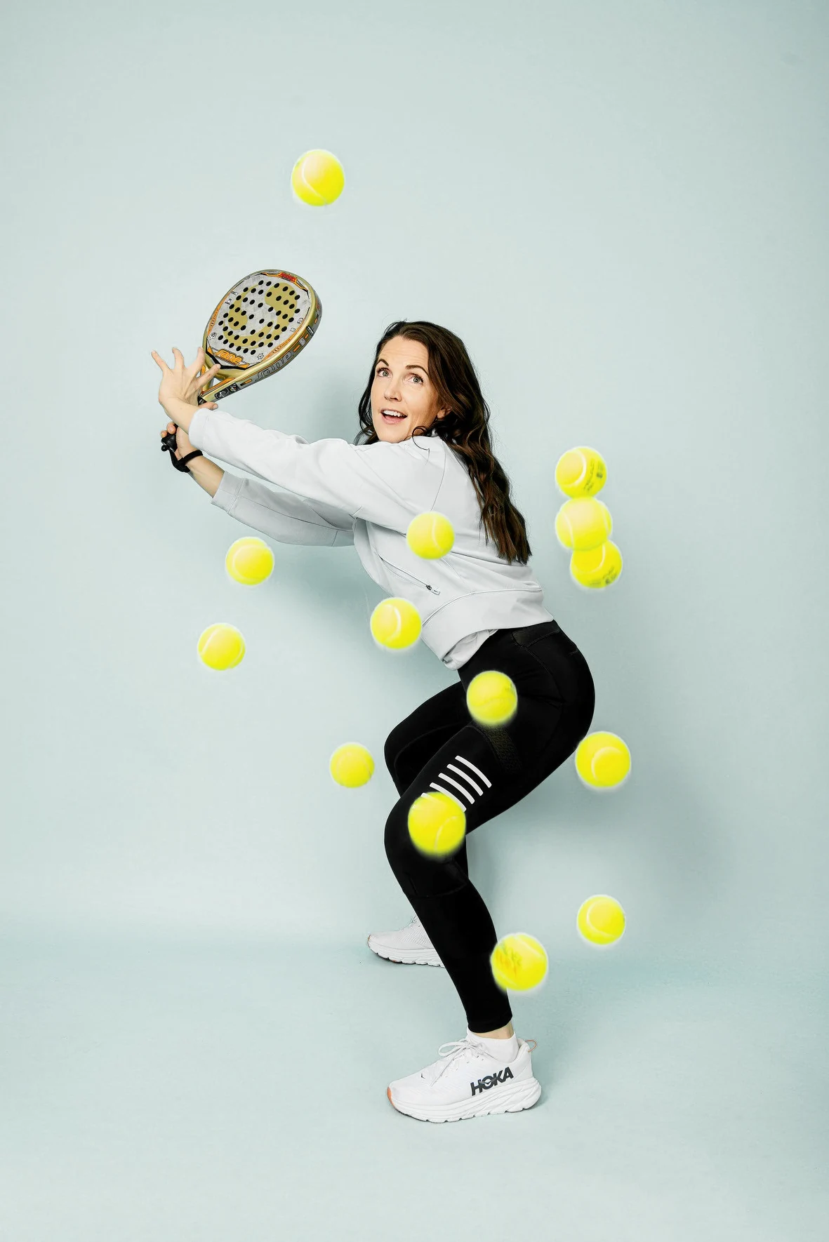 Ingunn spiller padel